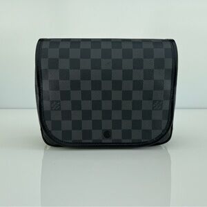LOUIS VUITTON GRAPHITE DAMIER UNISEX TOILETRY KIT